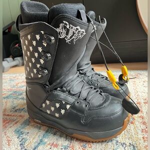 Men’s Burton Snowboard Boots 10.5US The White Collection